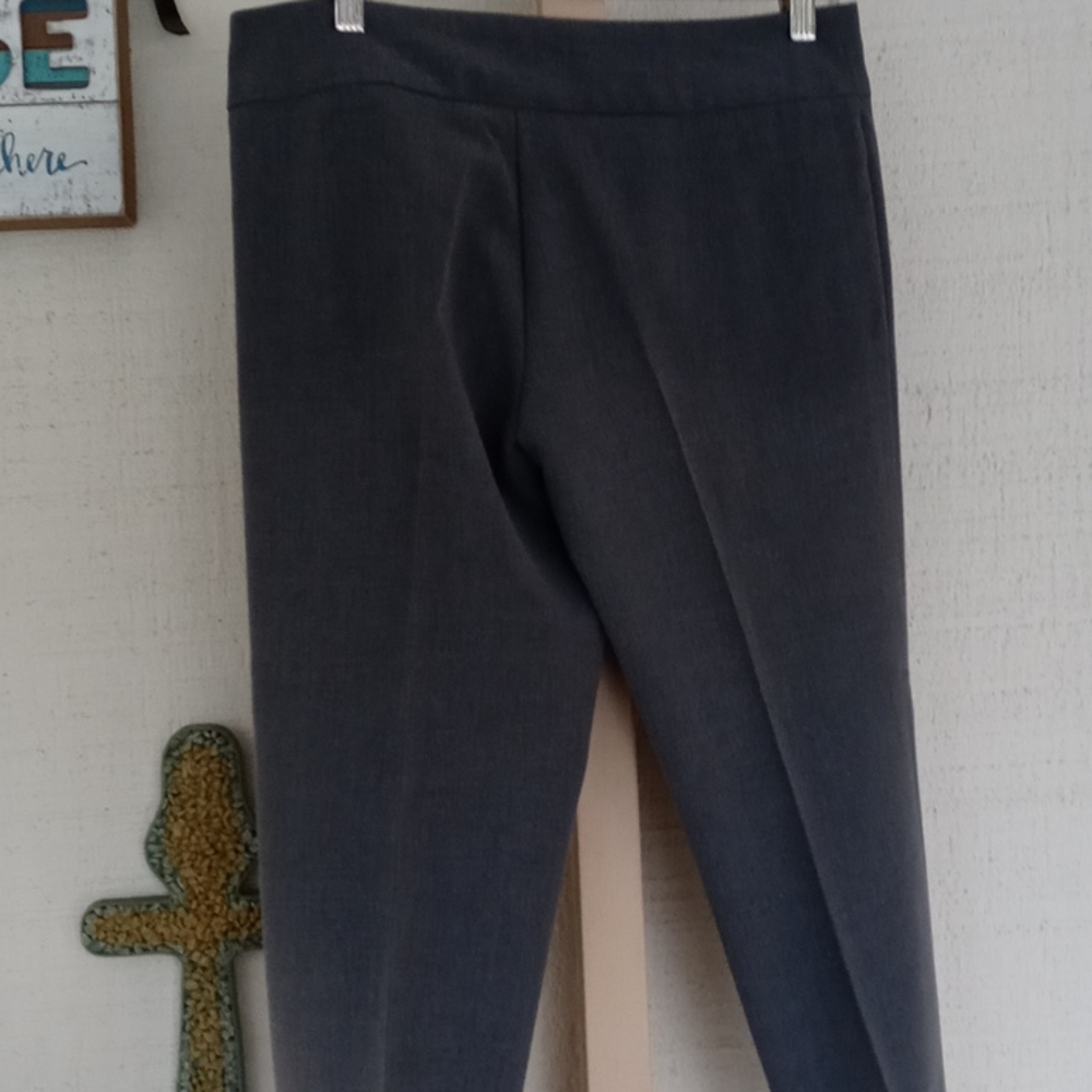 LIKE NEW CUFFED CAPRI DRESS PANTS - Picture 5 of 5